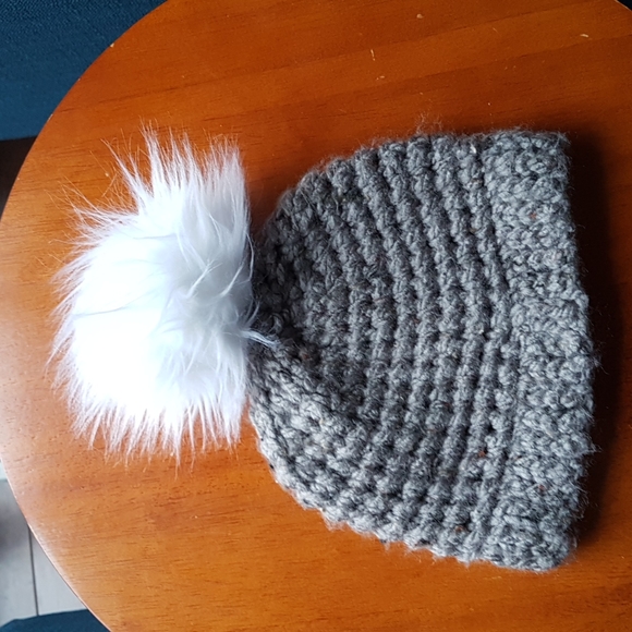 NWOT Hand knitted toque - Picture 2 of 3